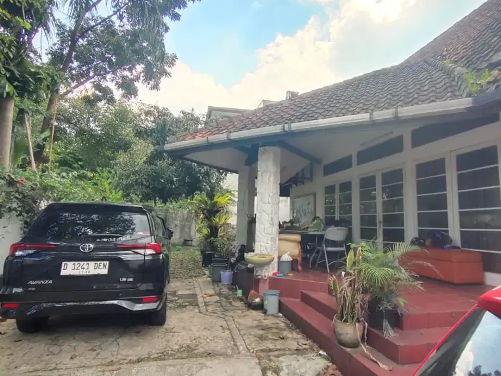 Dijual Rumah Vintage di Sayap Riau Bandung Siap Huni