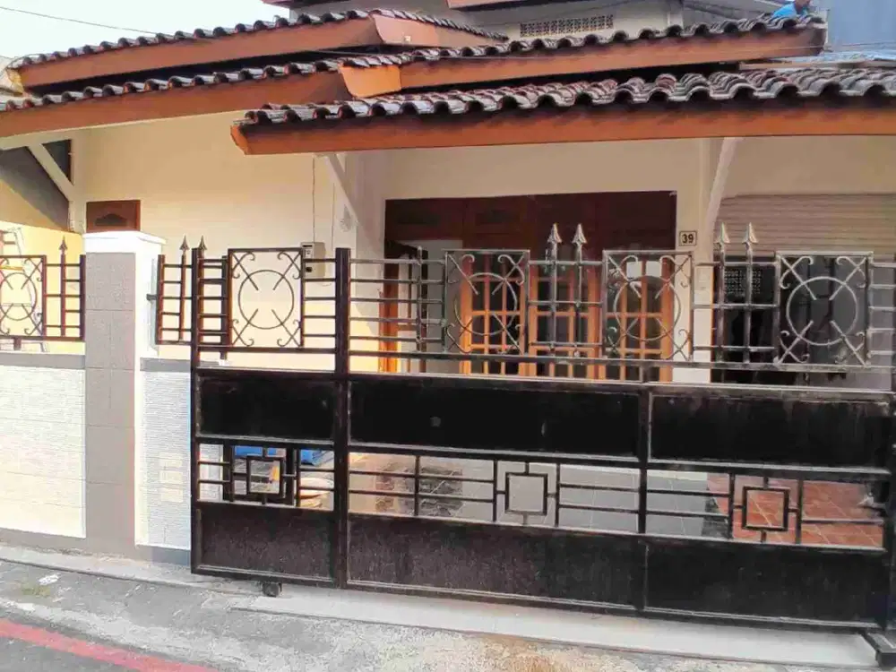 Rumah KAMPUNG Mezanine Dekat AKPOL Gajah Mungkur