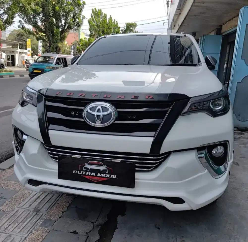 Toyota Fortuner 2.4 Diesel Solar VRZ (Improvement) AT 2017 Putih