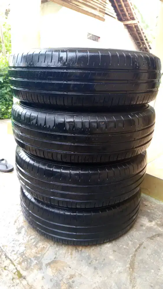 Ban Ring 14 PCD 114 merek Dunlop Nik 2024