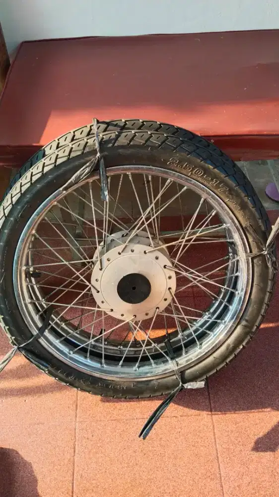 Velg dan ban masih bagus dan Original