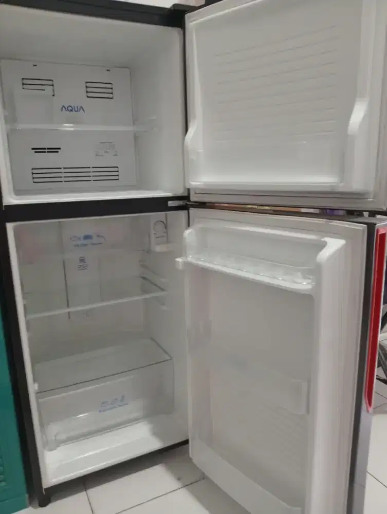 dijual kulkas merk aqua 2 pintu