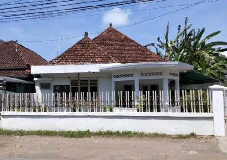 DIJUAL CEPAT RUMAH Strategis Pinggir Jalan Besar cocok usaha & kos