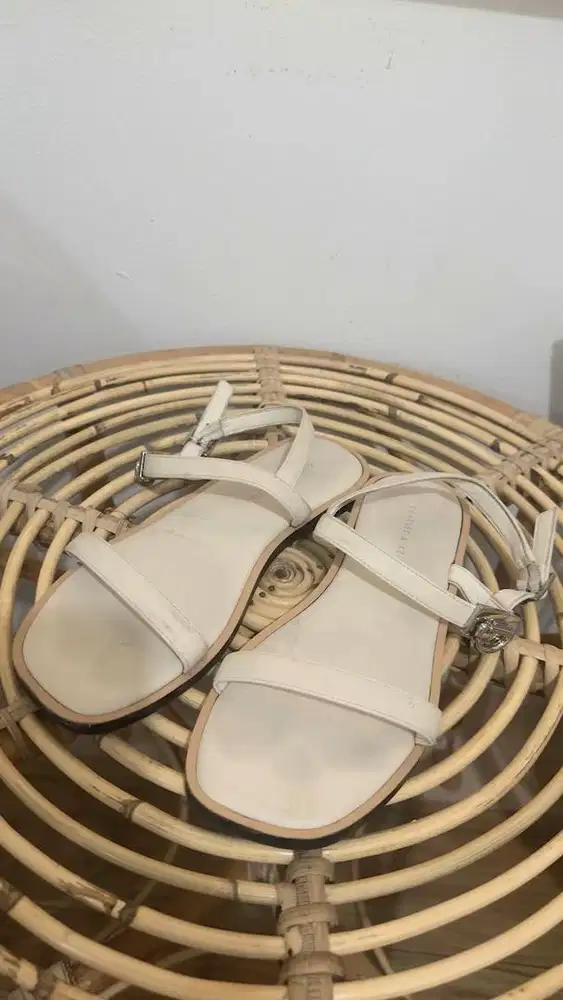flat sandal charles&keith ori size 35/36