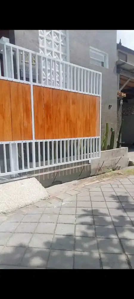 Tukang gerbang rumah