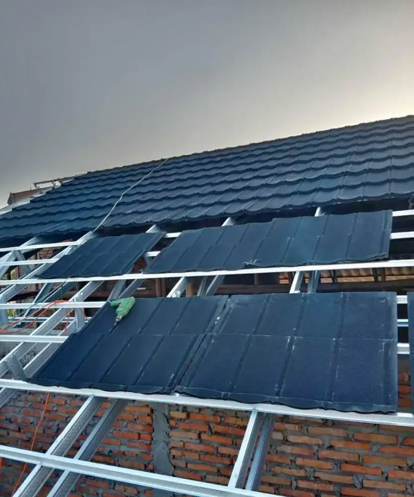 Baja ringan atap rumah terpasang bergaransi