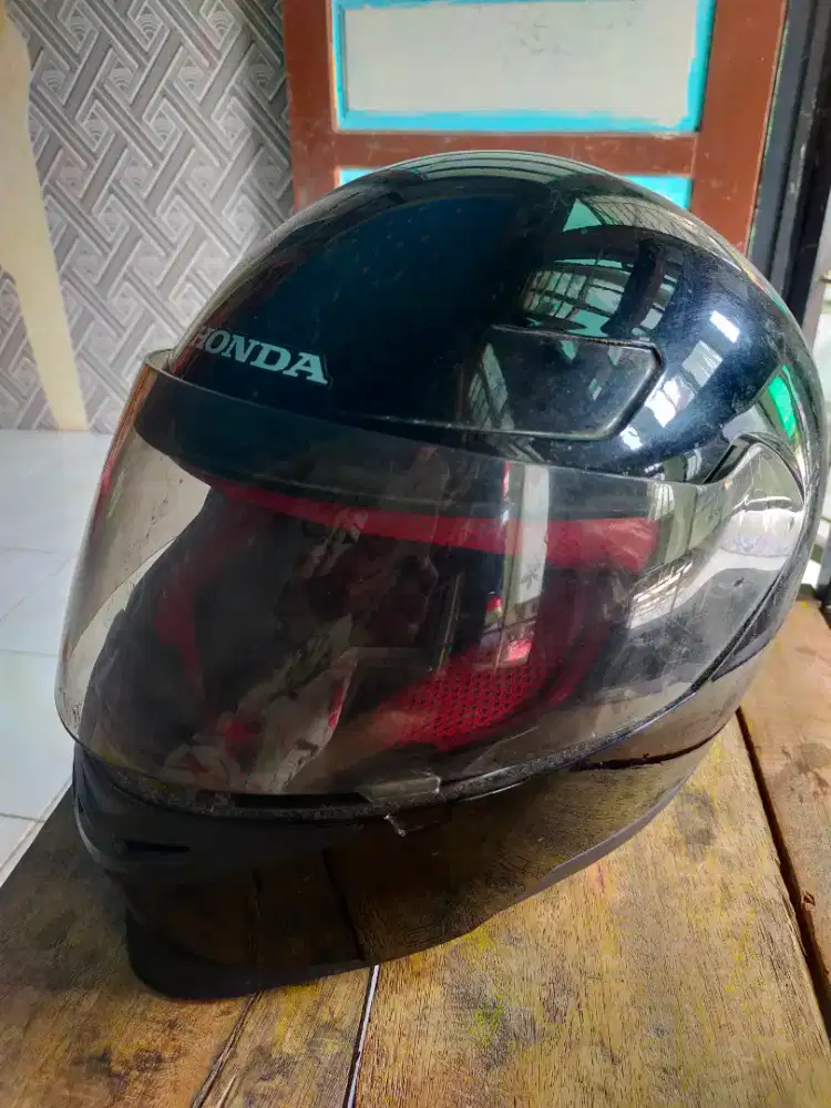 Dijual helm hitam