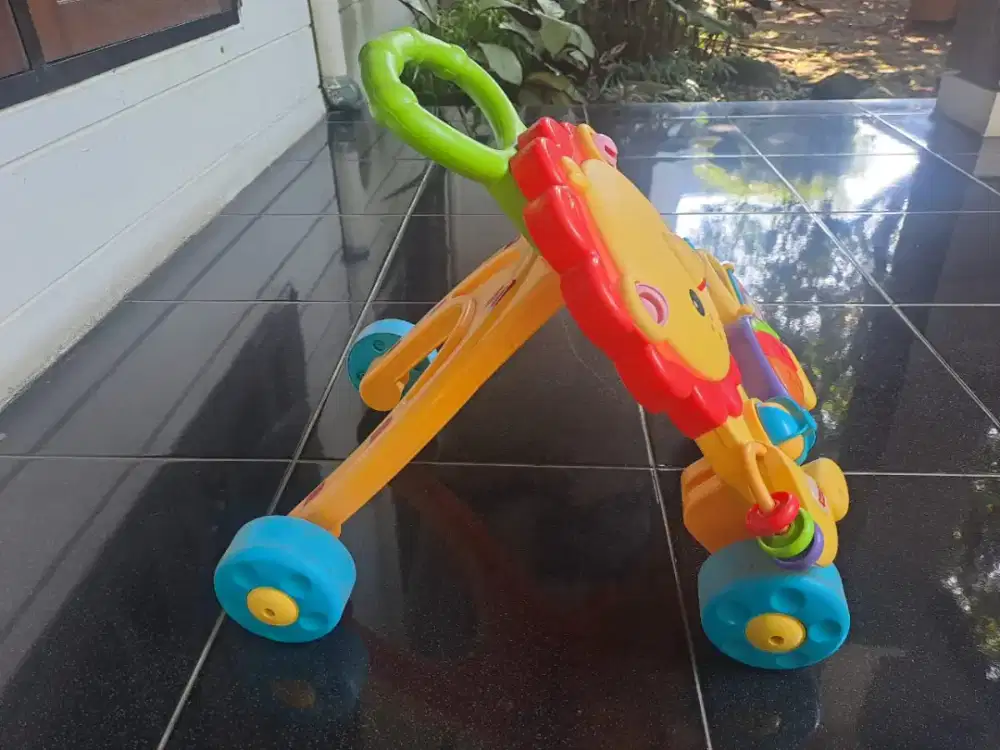 Walker Fisher merek Fisher price