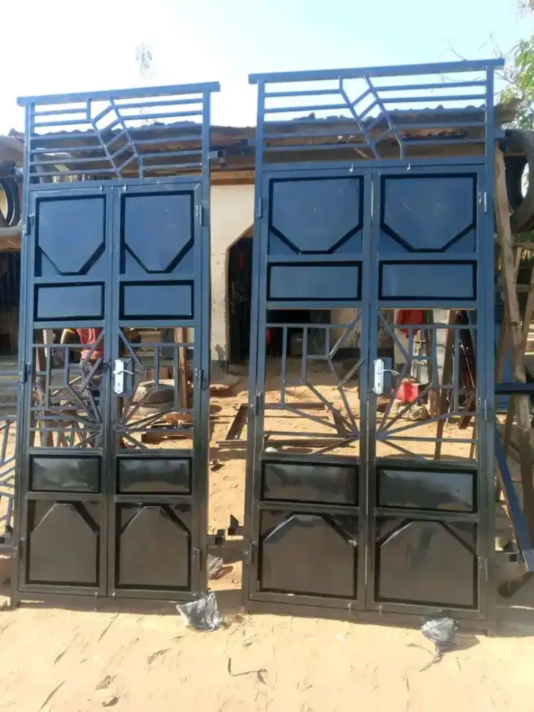 Pintu Henderson ruko