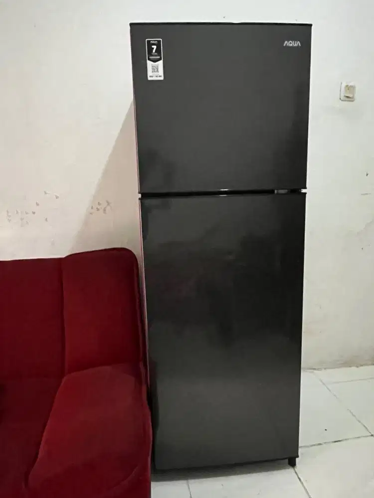 Kulkas dua pintu kondisi baik normal