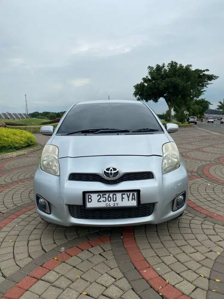 Toyota Yaris E 1.5 AT 2013 Silver