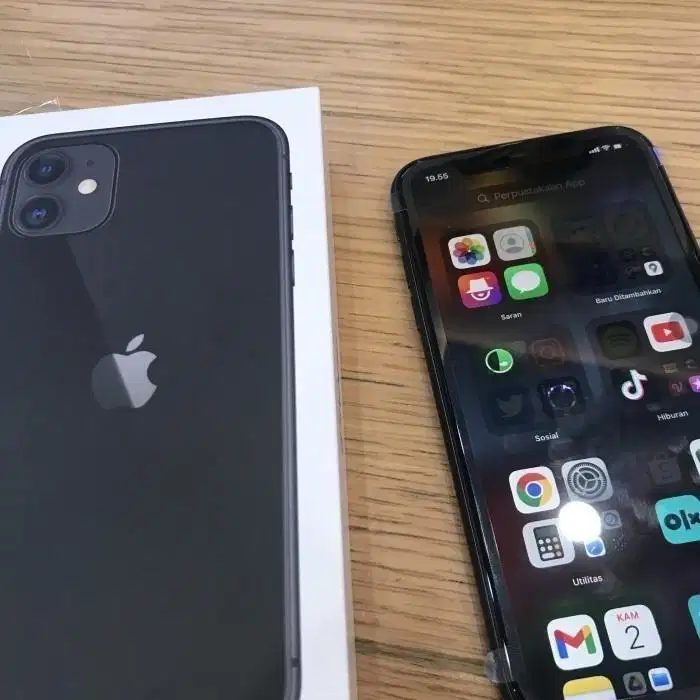 Iphone 11 64gb ex ibox fullset, kondisi mulus BH 77%