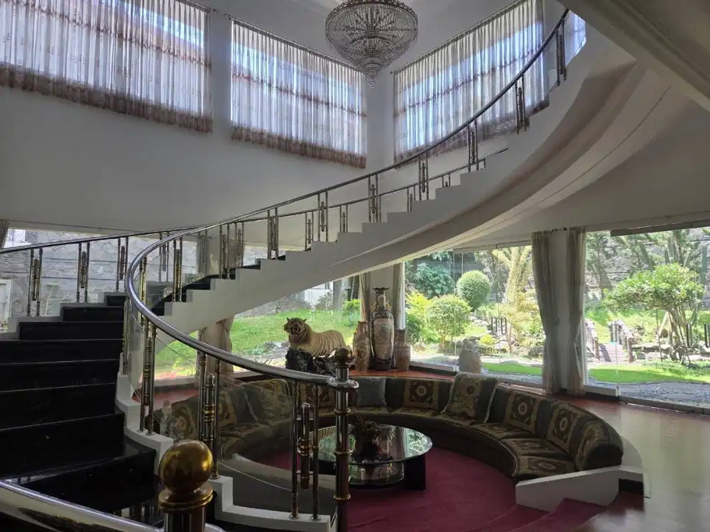 Setiabudi Bandung, Rumah Luxury idaman Semi Furnished Siap Huni