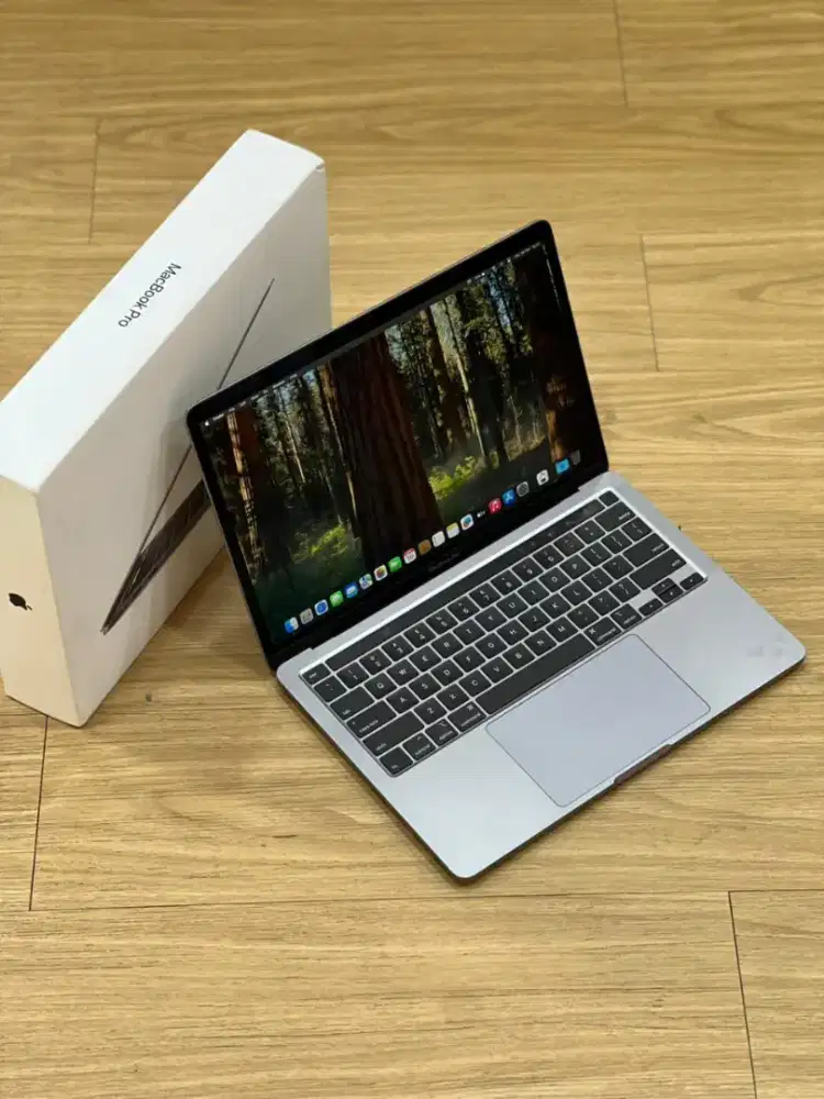 MacBook Pro 2020 , 13 inch , 8/512