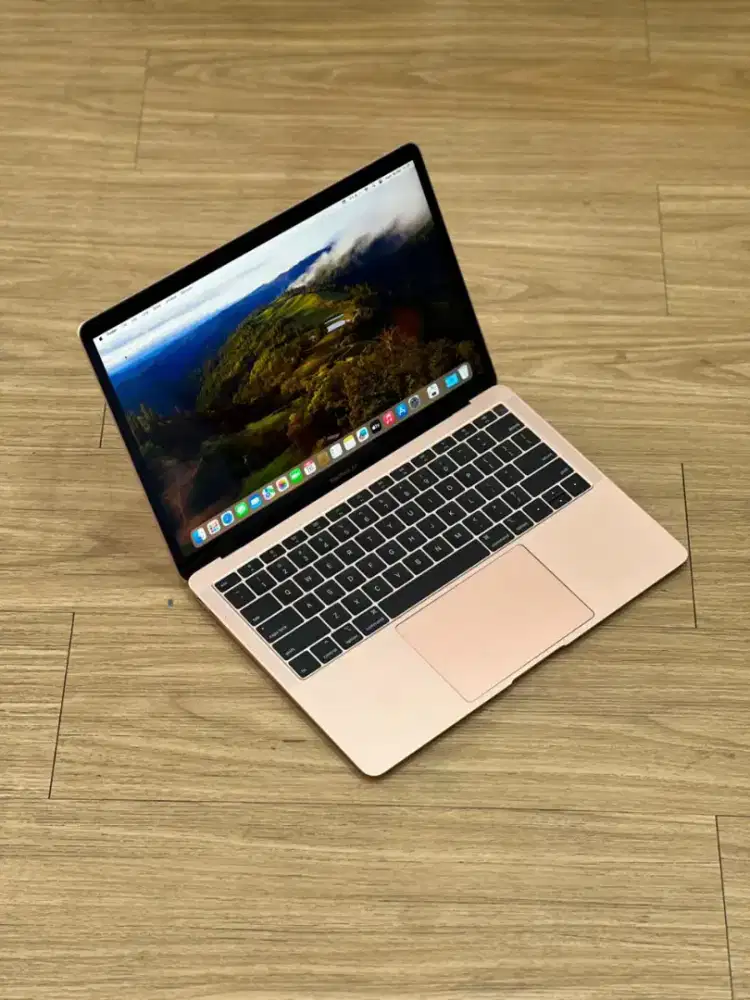MacBook Air 2018 , 13 inch , 8/256