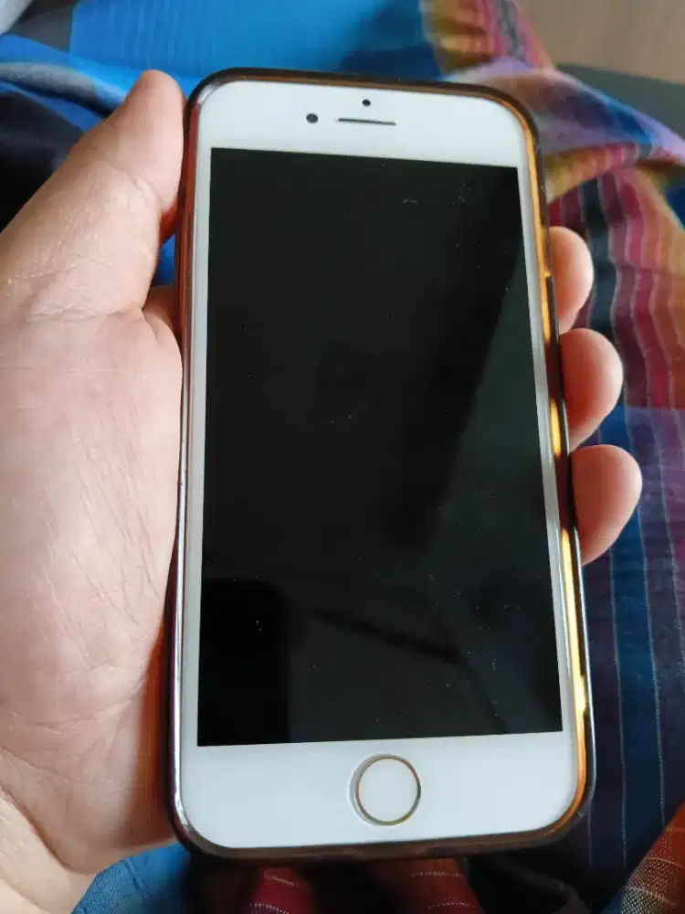 Di Jual Iphone 8 64 GB resmi dulu beli di Ibox Full Set
