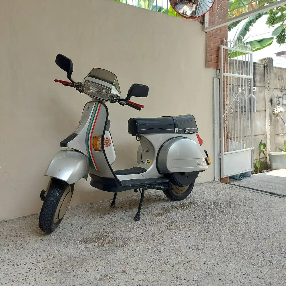 Dijual Vespa Excel 1995 Silver