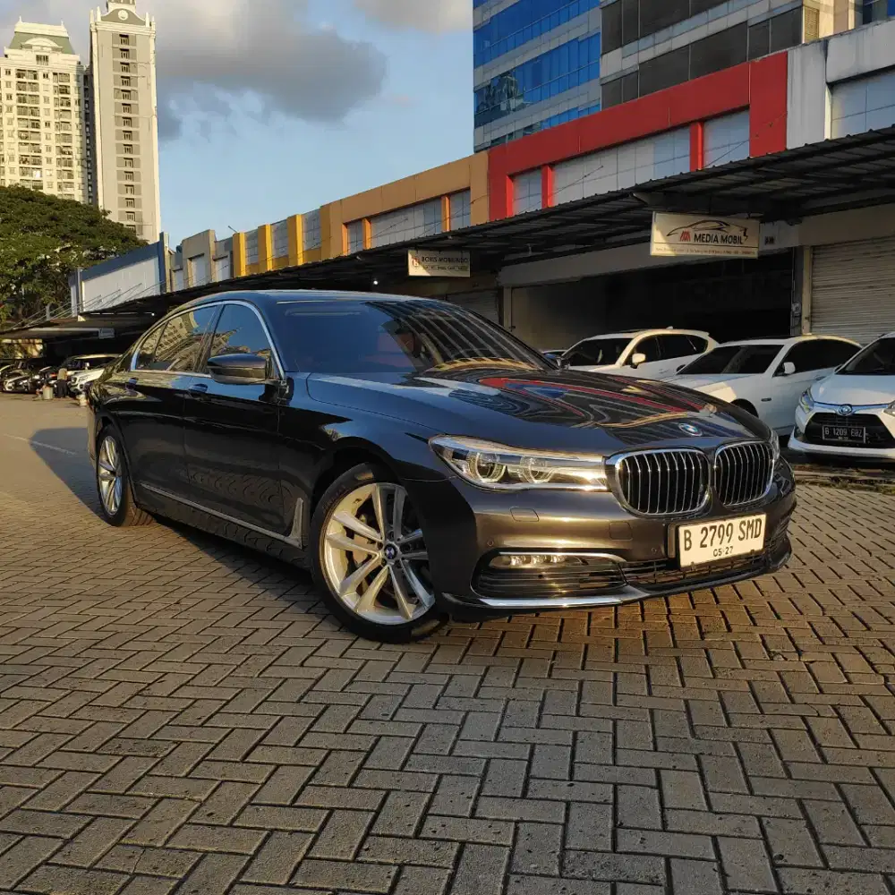 KM 35 RB, BMW 730Li 2017 Abu Abu 730 Li