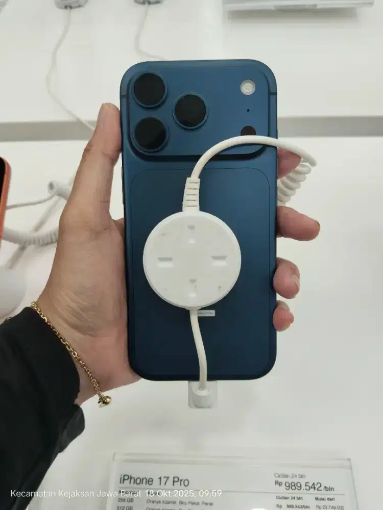 Promo cicilan iphone? Hubungi eva aza