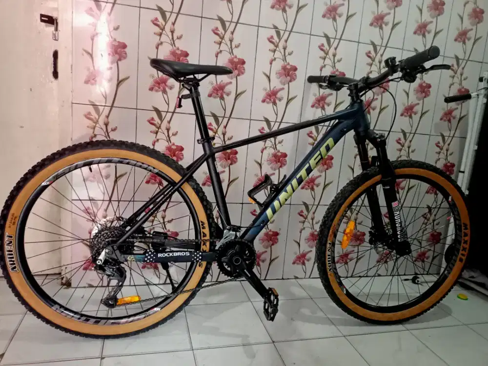 Sepeda MTB UNITED Clovis,Full Alloy,27.5,Upgrade,Mulus,Siap gowes jauh