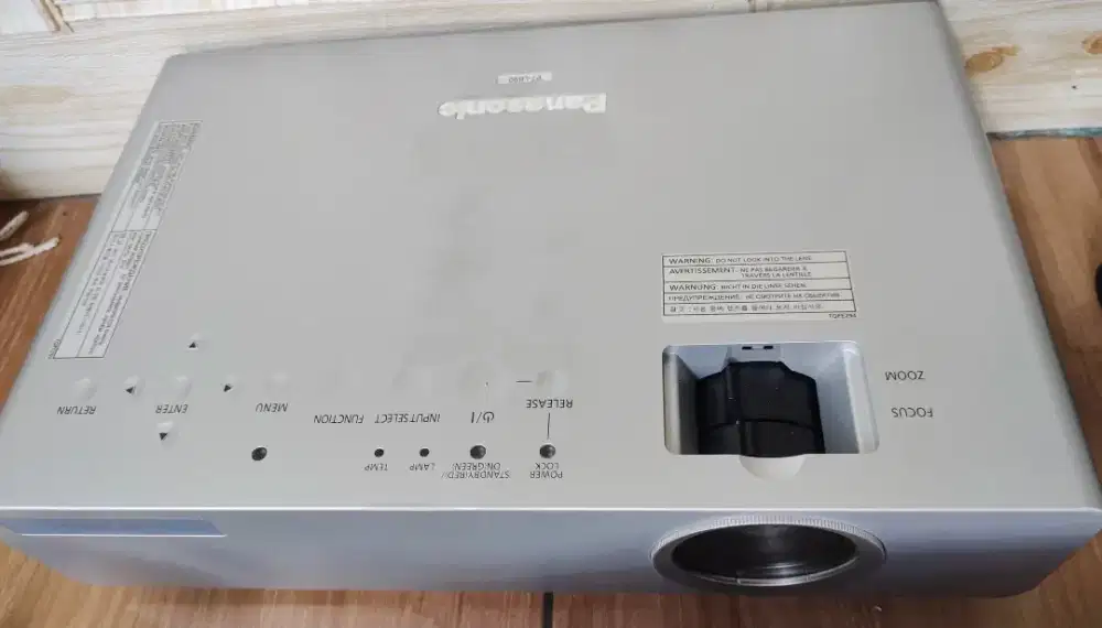 Proyektor LCD Panasonic PT-LB90EA XGA