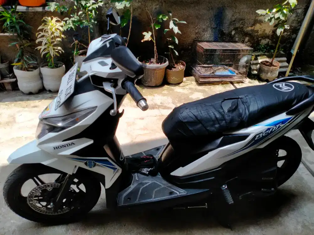Honda beat fi th 2019  putih