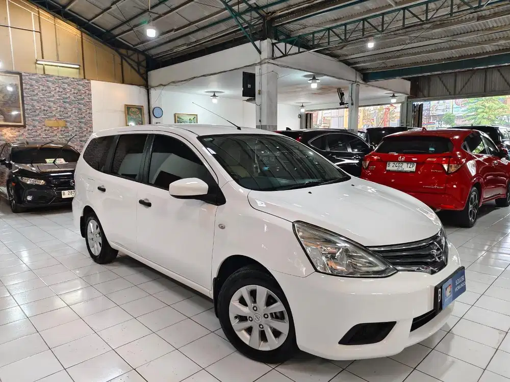 NISSAN GRAND LIVINA SV 1.5 AT 2015 PUTIH PAJAK PANJANF BAN TEBAL