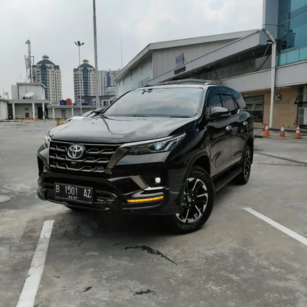 Toyota Fortuner 2.4 VRZ GR Diesel 2022 Hitam