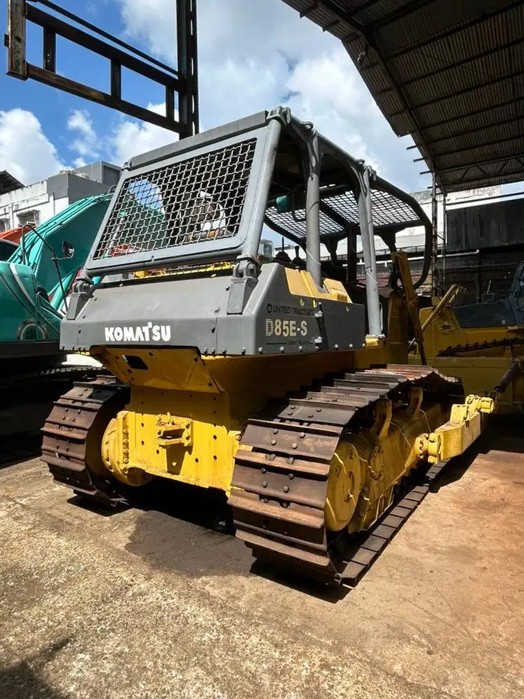 Buldozer D85ESS-2 tahun 2011