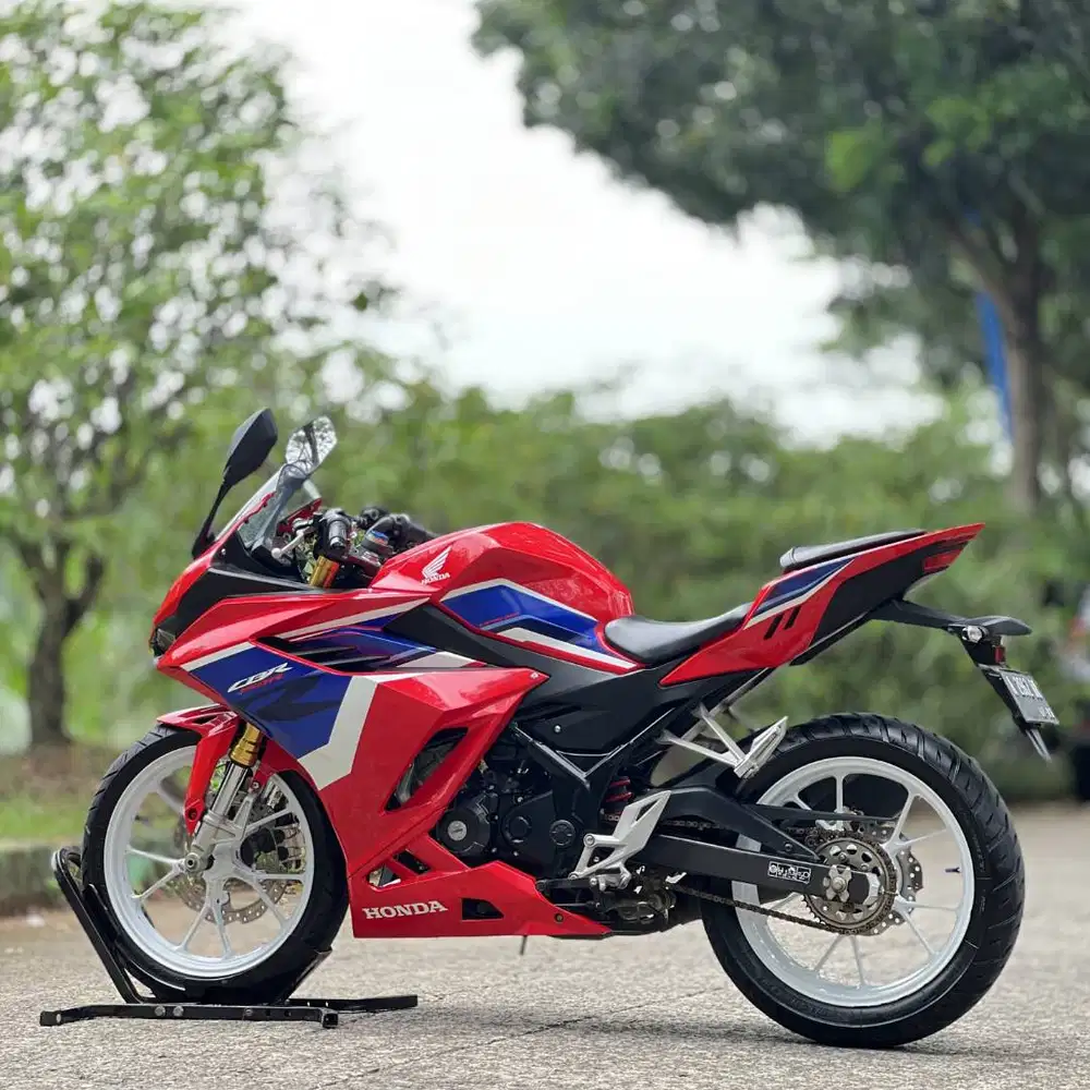 HONDA NEW CBR150R ABS TRICOLOR MERAH 2021 KM RENDAH PAJAK ON SIAP GAS