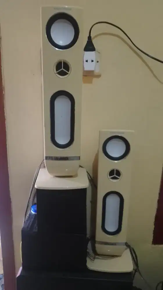 Speaker tower polytron bonus speaker