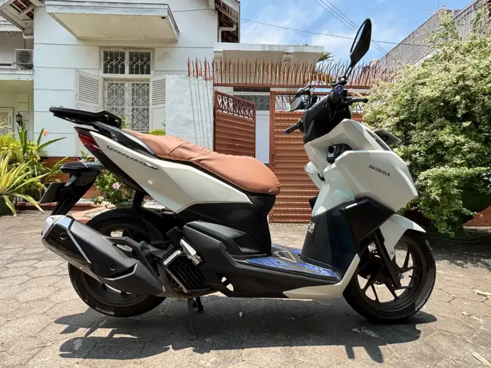 Honda Vario 160 CBS 2023 White Mate
