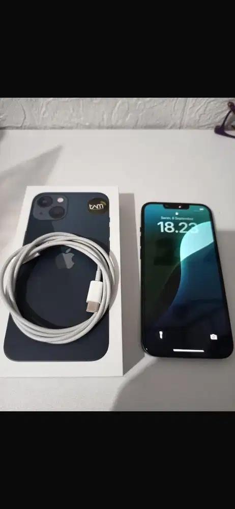 Iphone 13 garansi resmi masih ada 10 bulan garansi.