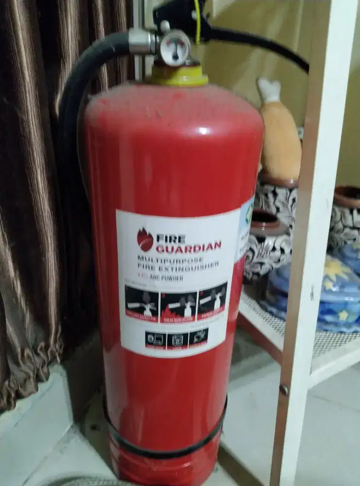 Apar pemadam api dan bola