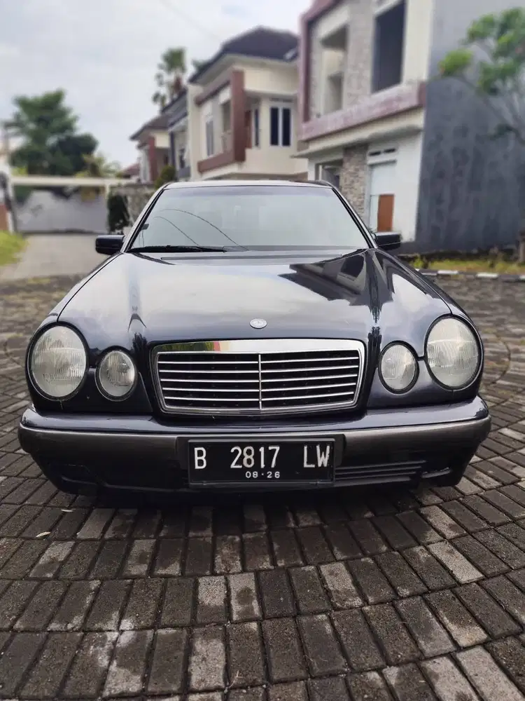 MERCEDES BENZ W210 E320 (1996)