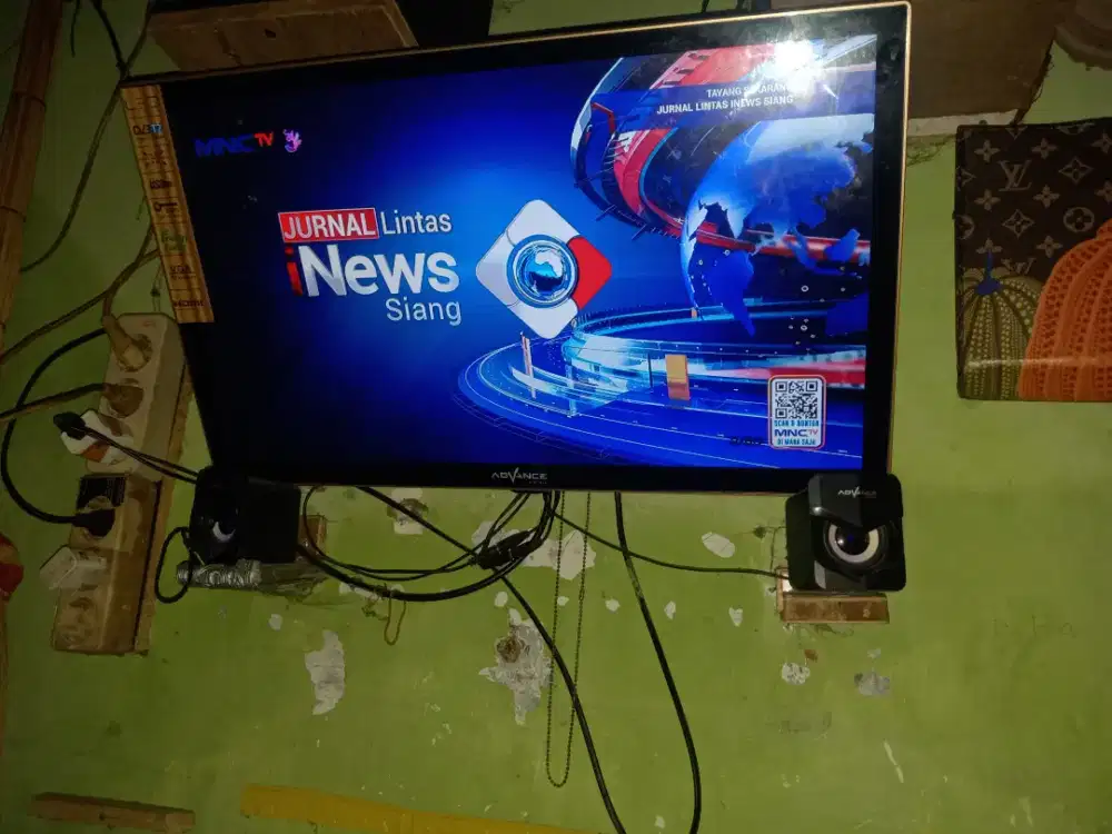 Tv digital merk advance+spaker kecil