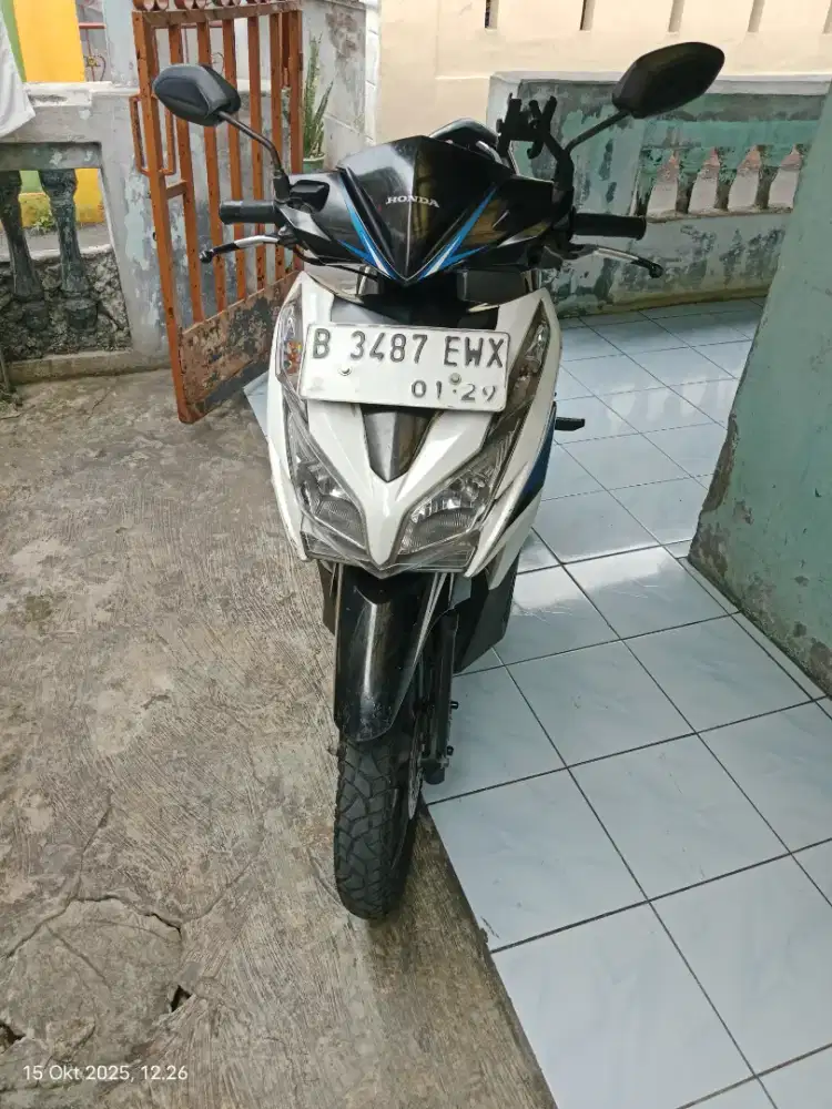 Vario 125 kzr thn 2013 warna putih