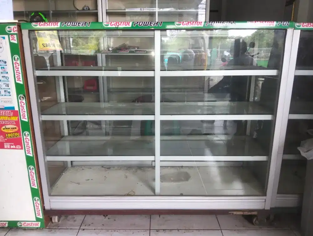 Dijual cepat 2 Etalase kaca Panjang 125 cm