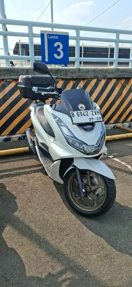 Honda PCX 160 ABS 2024 ,  warna Putih: Jual/Over Credit  7 bln