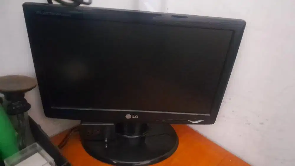 Monitor komputer bekas rusak mati 16 19 inch