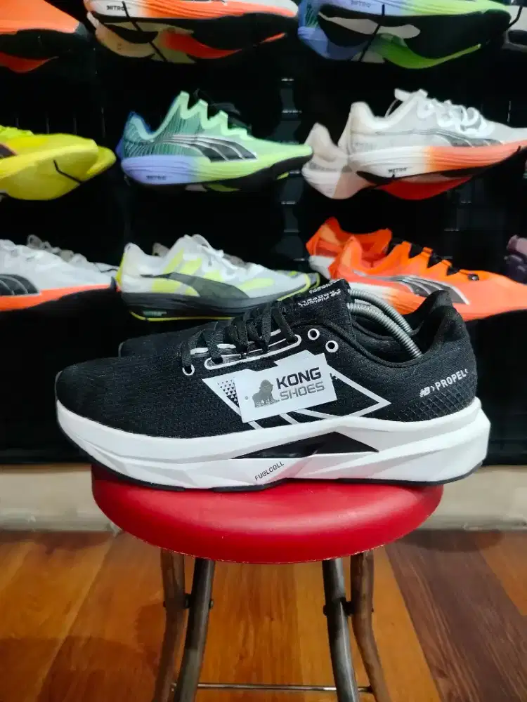 SEPATU NB PROPEL V5 BLACK WHITE