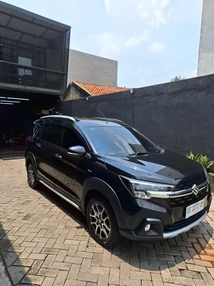JUAL CASH TERMURAH SUZUKI XL7 ALPHA BENSIN 23 AT HITAM