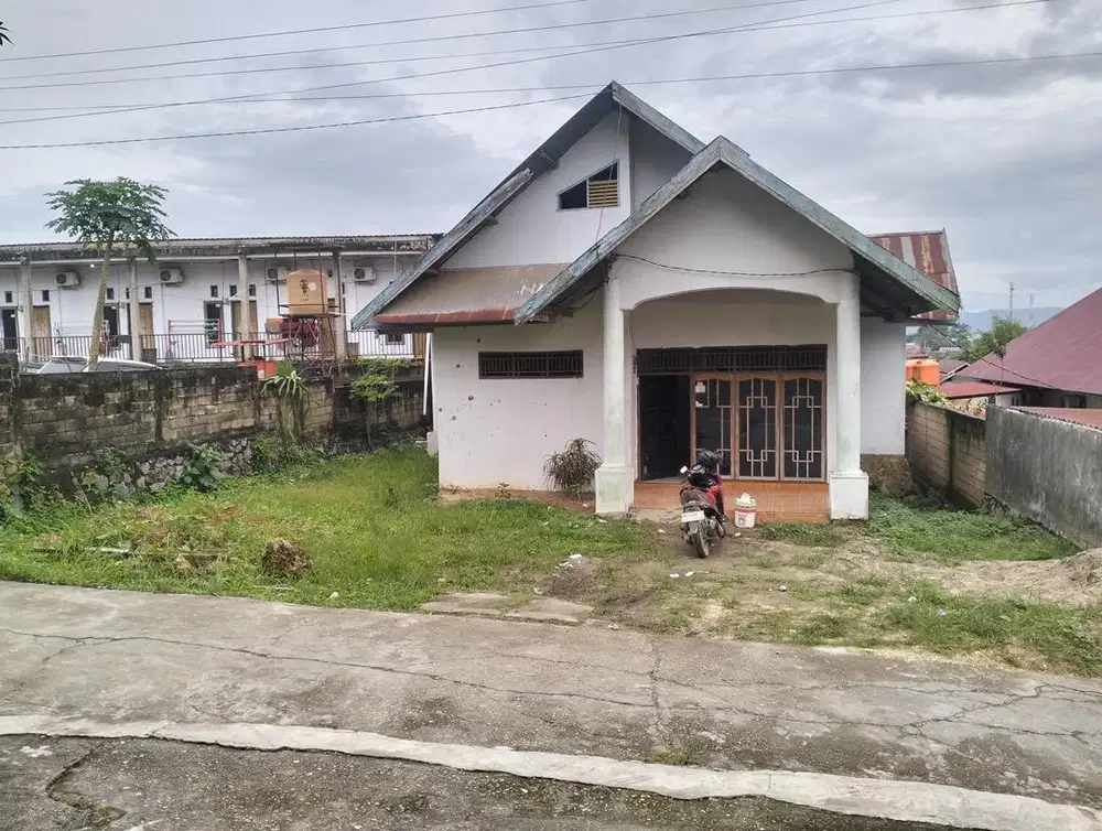 rumah dengan luas tanah yang besar