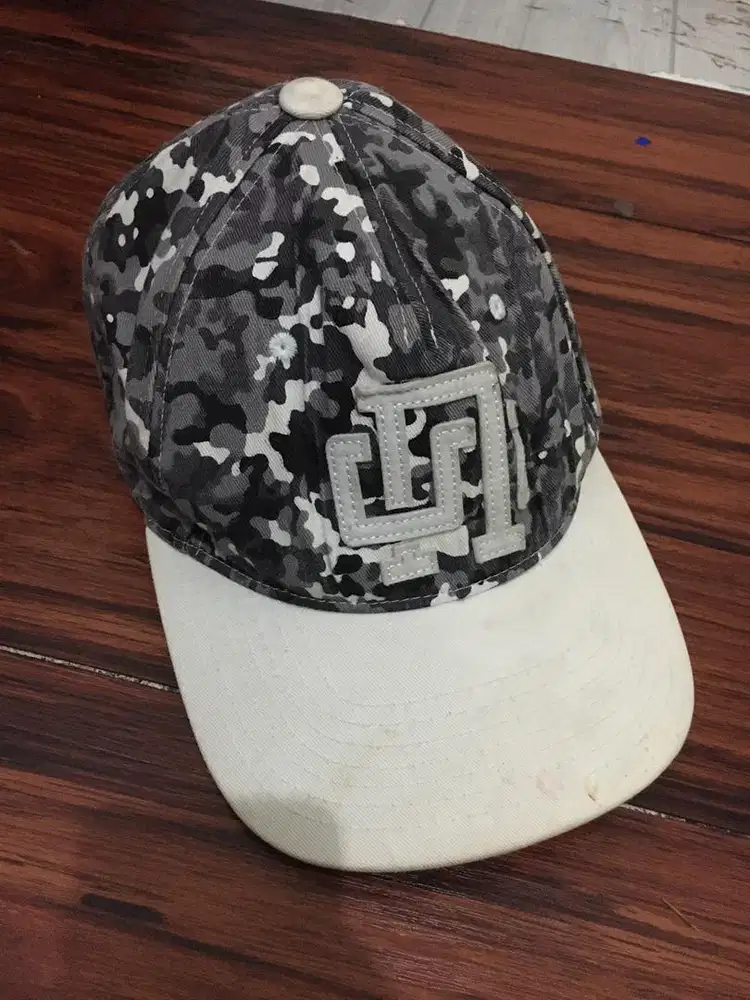 Topi motif Army (Nearby)