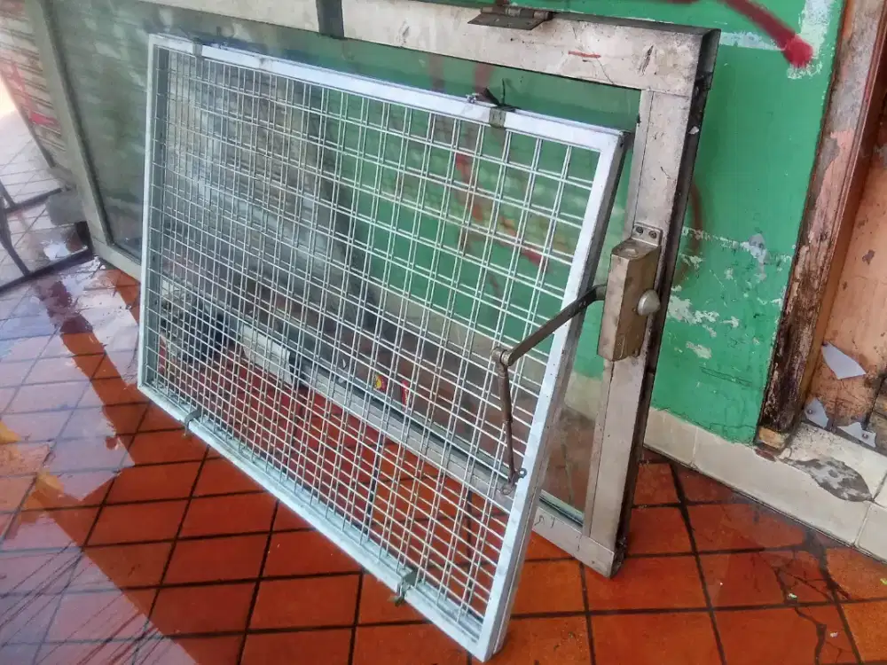 Display besh kotak kotak