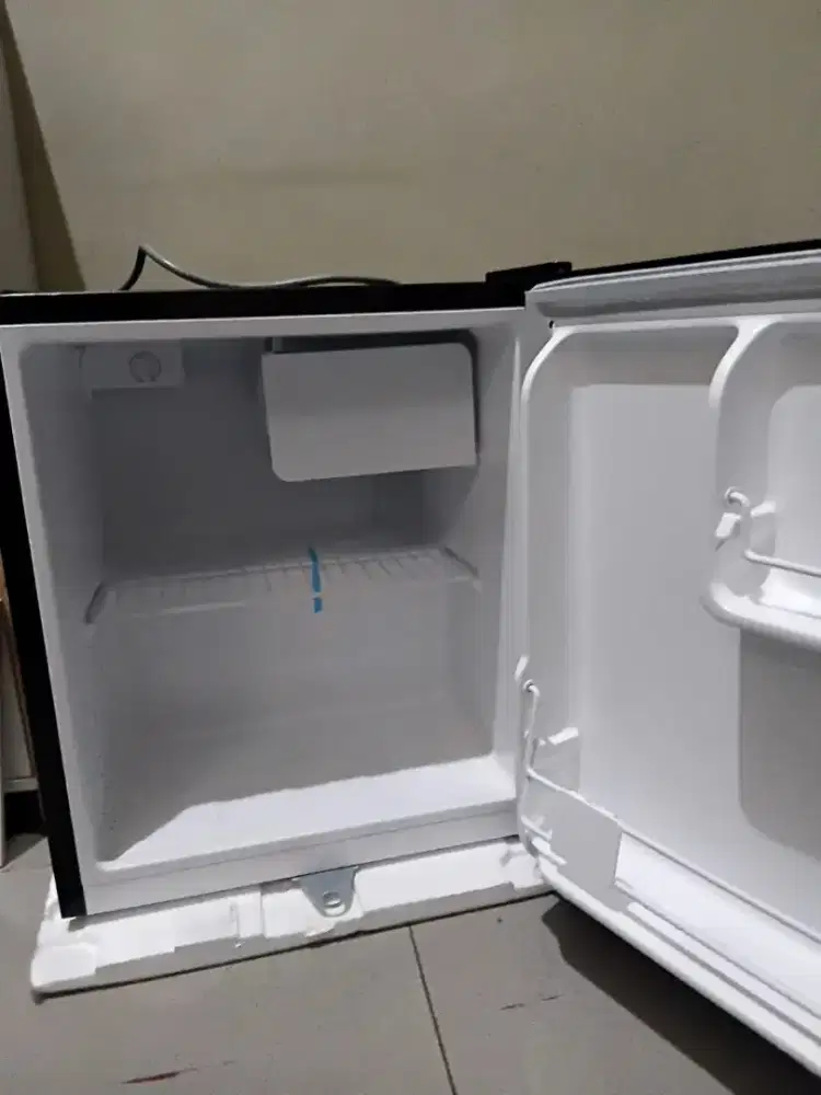 Kulkas Mini Bar Merk GEA 46L