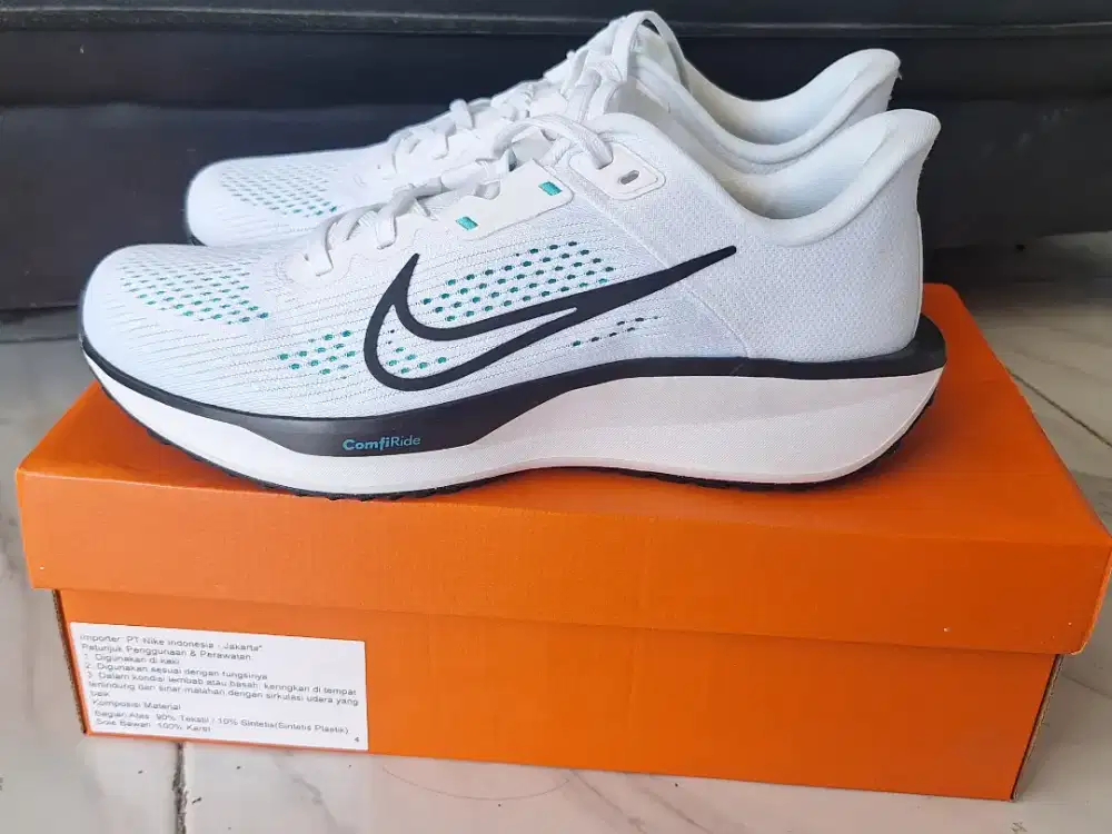 Sepatu Jogging Pria NIKE uk 41