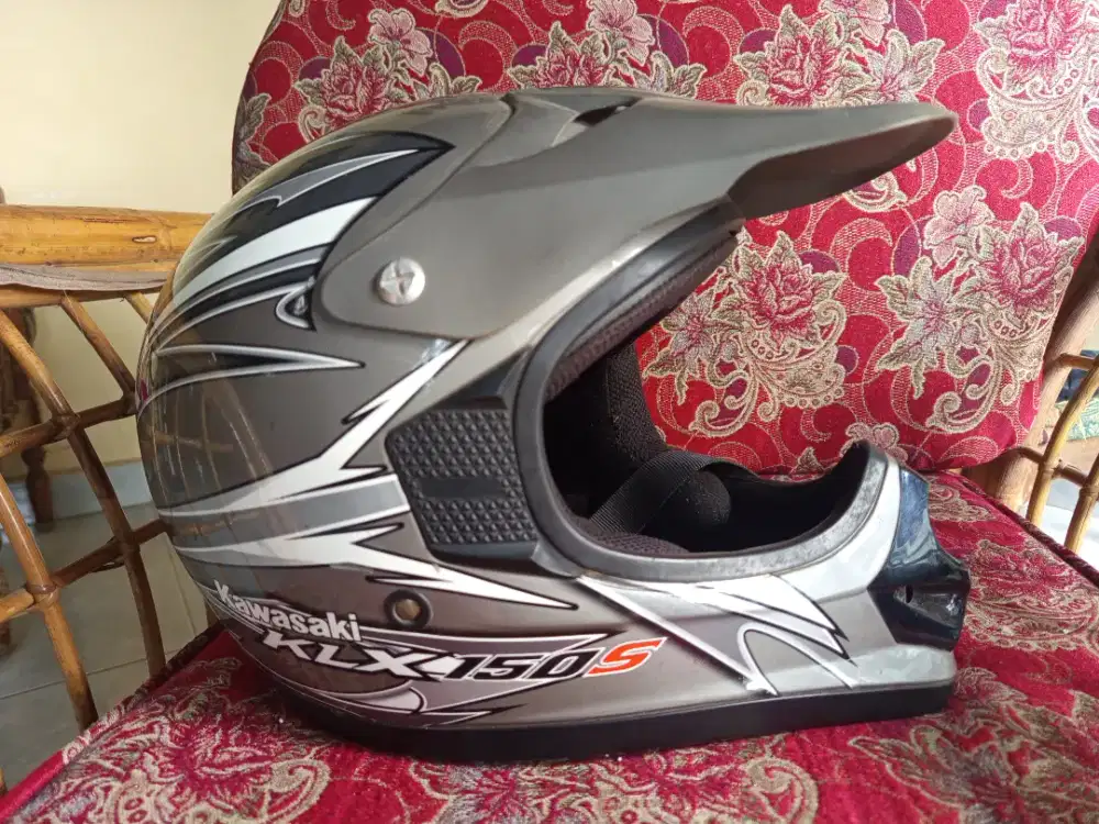 Helm KLX Kawasaki Mulus rasa baru