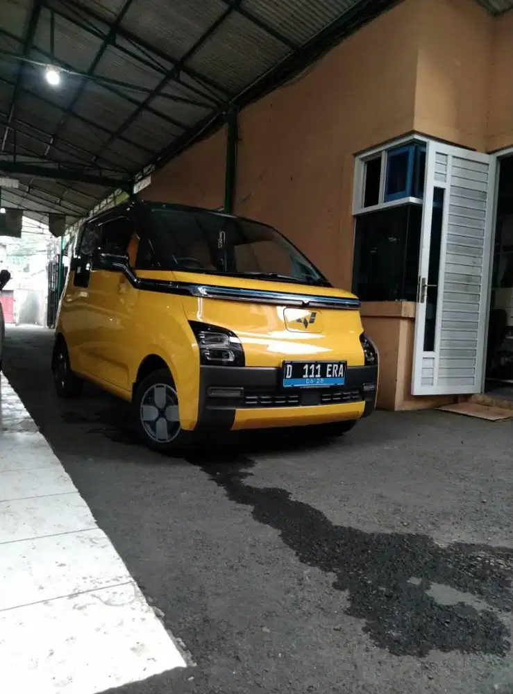 DP 20 Jt Wuling Air Ev Long Range AT  2022 Kuning / Putih