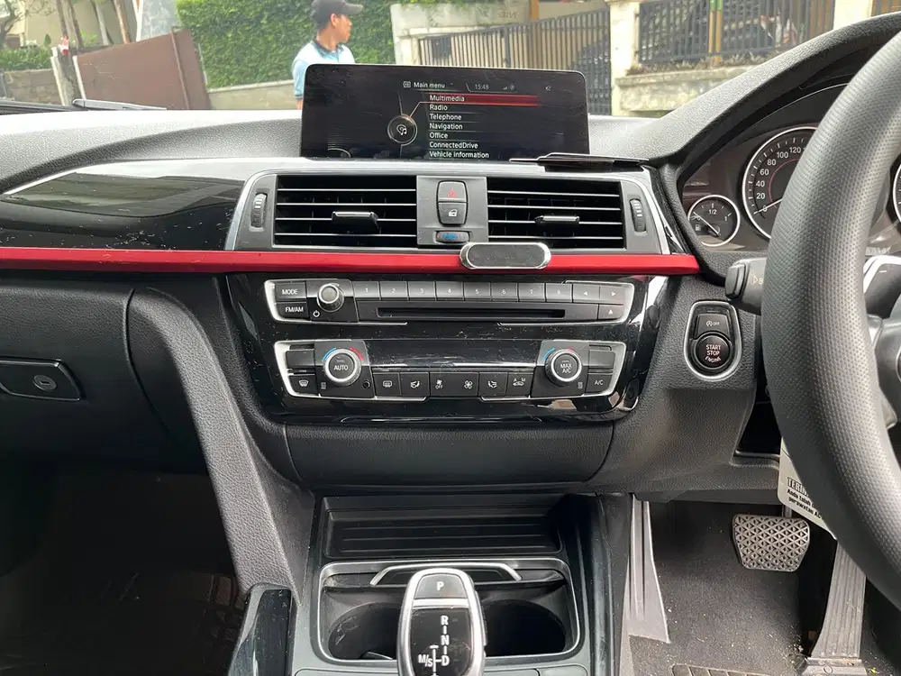 BMW 320i 2016 Bensin